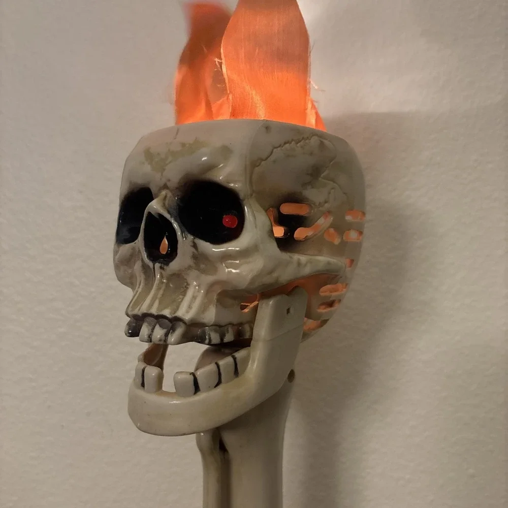 2001 Halloween Talking Skull Blows Flame Torch Light Up Vintage Joy Chief Works